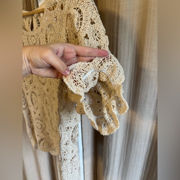 Solitaire Crochet Puff Sleeve Blouse- Large - Picture 3 of 9